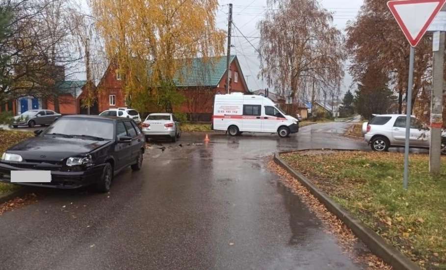 Очередное ДТП в Ельце. Женщина-пассажир госпитализирована