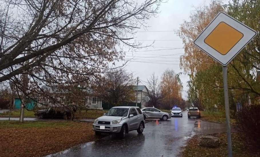 Очередное ДТП в Ельце. Женщина-пассажир госпитализирована