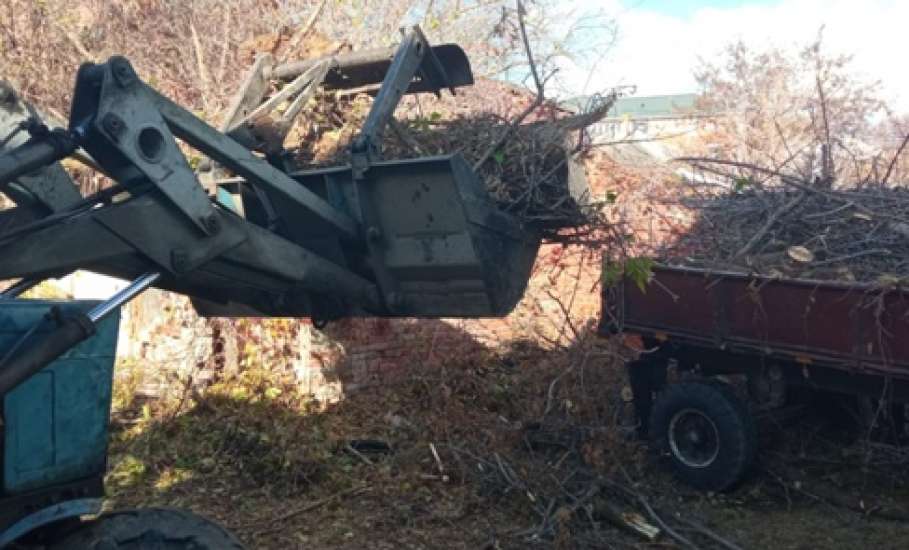 Сотрудники МУП «Елец-Сервис» продолжают работы по благоустройству города