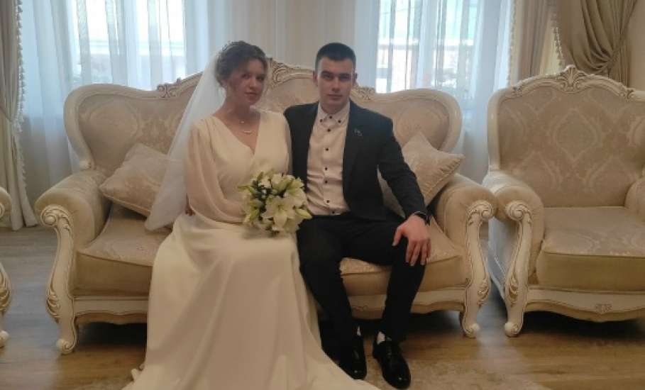 Поздравляем с днем бракосочетания пары, зарегистрировшие свой брак 28 октября 2025!