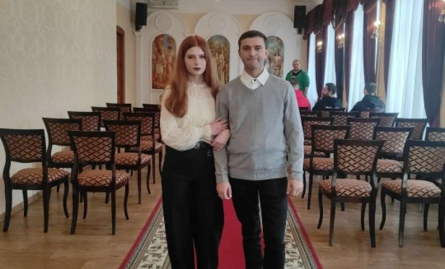 Поздравляем с днем бракосочетания пары, зарегистрировшие свой брак 28 октября 2025!