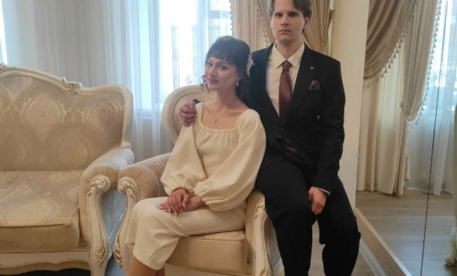 Поздравляем с днем бракосочетания пары, зарегистрировшие свой брак 28 октября 2025!