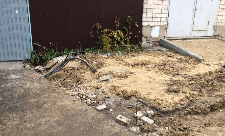 После нашего вчерашнего поста о перекрытии движения участка улицы Ленина в центре города, сегодня спецтехника исчезла вместе со строителями!