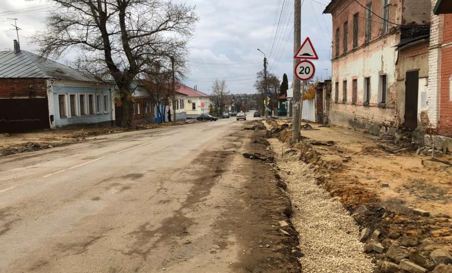 После нашего вчерашнего поста о перекрытии движения участка улицы Ленина в центре города, сегодня спецтехника исчезла вместе со строителями!