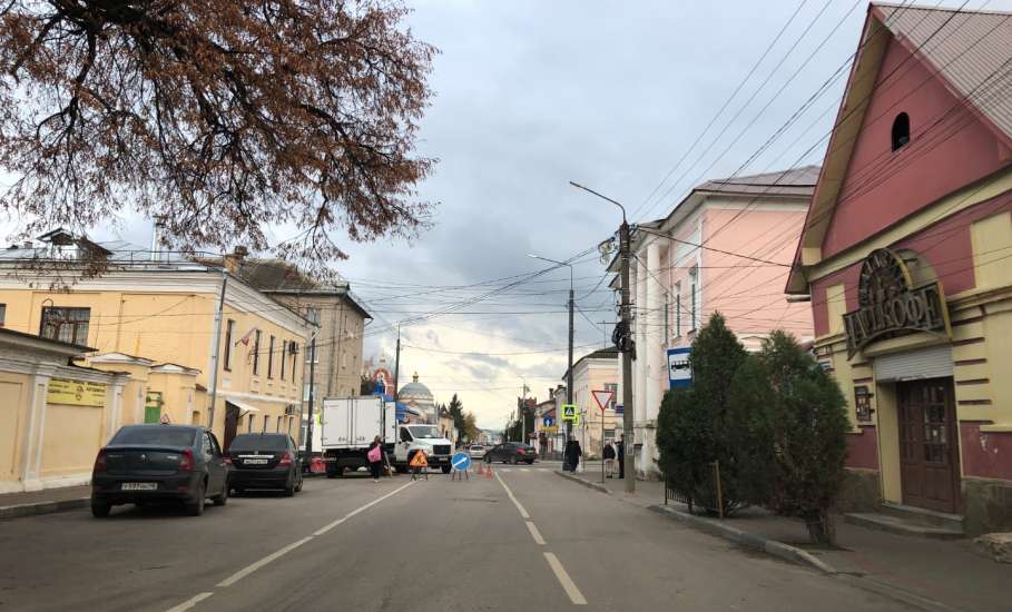 Аварию в центре города в Ельце на перекрёстке улиц Коммунаров/Советская устраняют второй день!