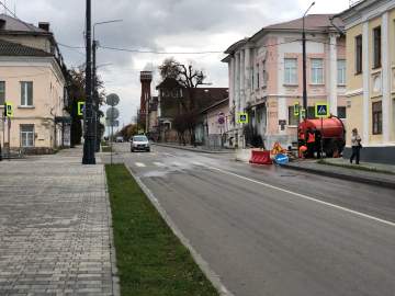 Аварию в центре города в Ельце на перекрёстке улиц Коммунаров/Советская устраняют второй день!