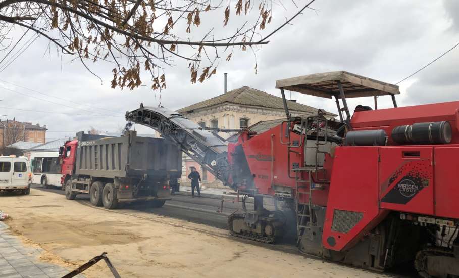 По улице Пушкина в Ельце полным ходом идут дорожно-строительные работы!