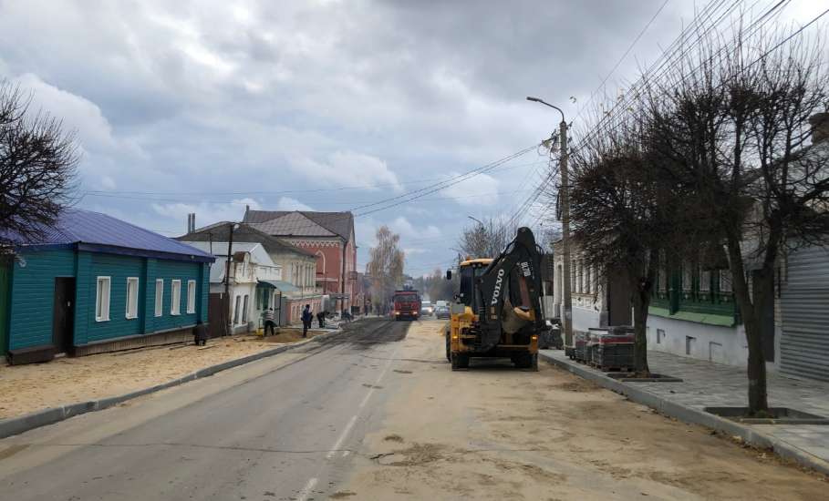 По улице Пушкина в Ельце полным ходом идут дорожно-строительные работы!