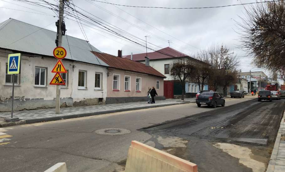 По улице Пушкина в Ельце полным ходом идут дорожно-строительные работы!