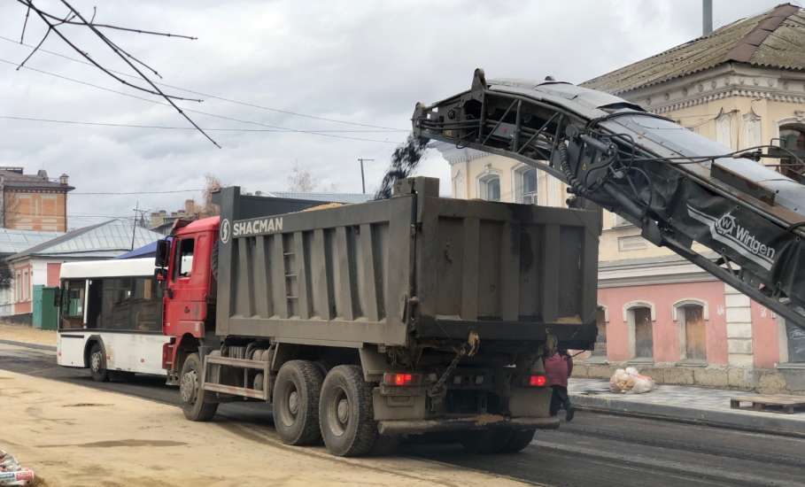 По улице Пушкина в Ельце полным ходом идут дорожно-строительные работы!