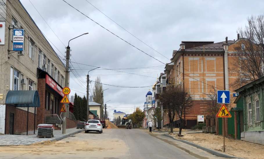 По улице Пушкина в Ельце полным ходом идут дорожно-строительные работы!