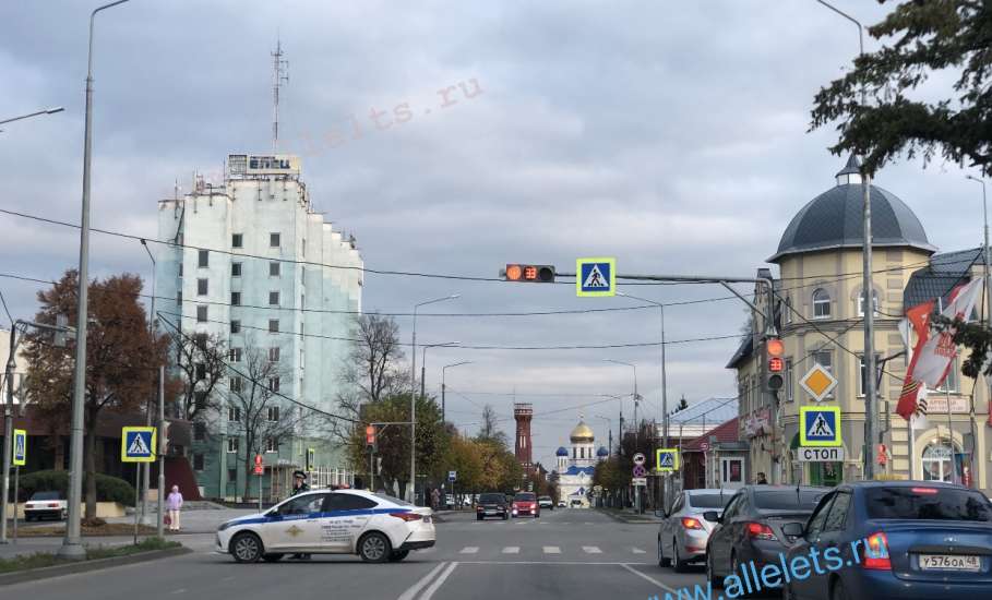 Внимание! Перекрыто движение в Ельце по улице Коммунаров!