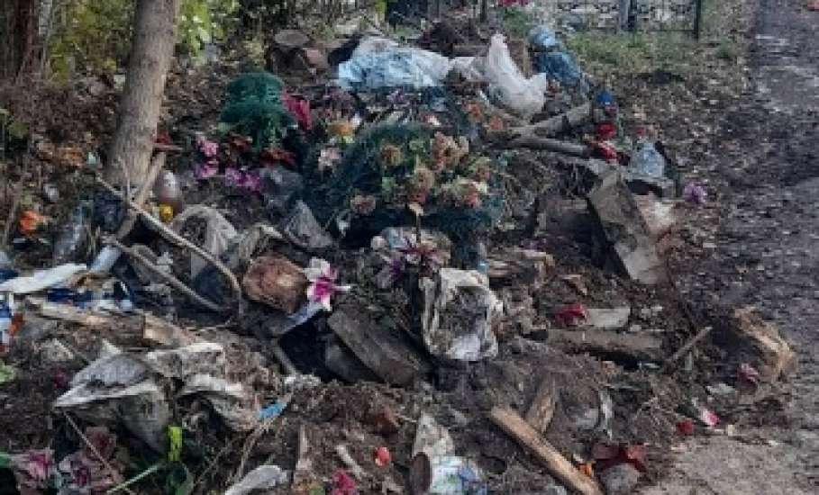 Сотрудники МУП «Елец-Сервис» продолжают работы по благоустройству города