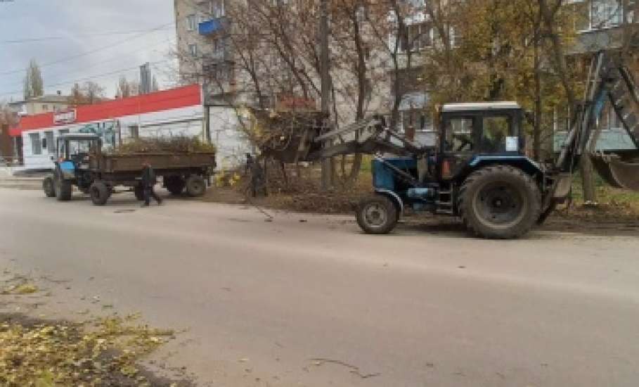 Сотрудники МУП «Елец-Сервис» продолжают работы по благоустройству города