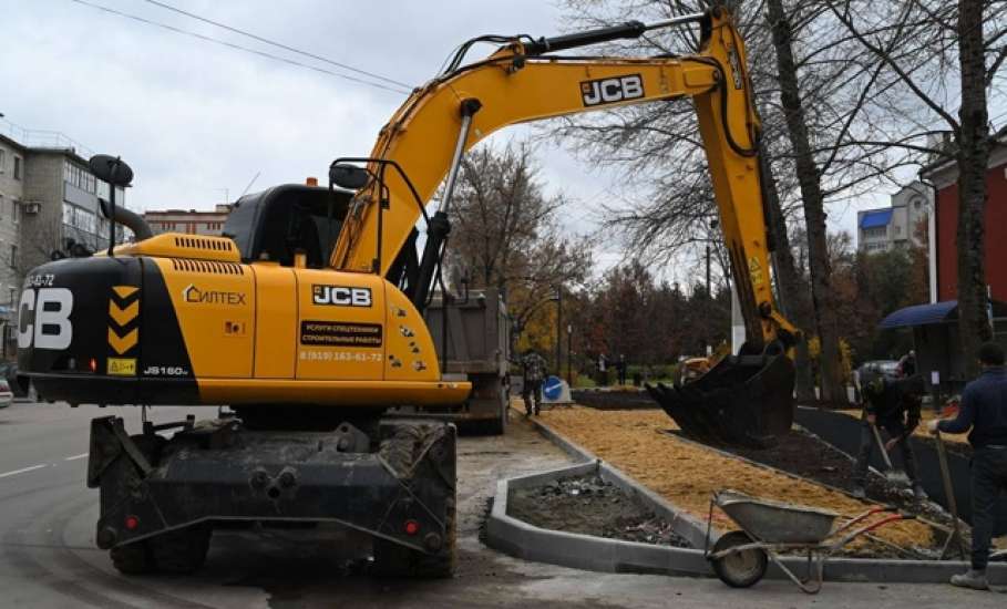 Подрядчик приступил к следующему этапу благоустройства территории, прилегающей к Дому культуры Железнодорожников