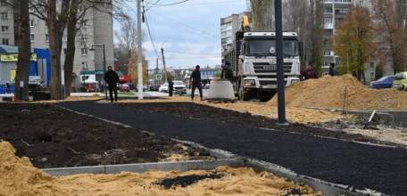 Подрядчик приступил к следующему этапу благоустройства территории, прилегающей к Дому культуры Железнодорожников