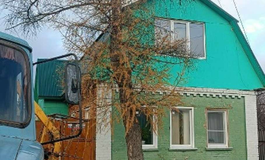 Сотрудники МУП «Елец-Сервис» продолжают работы по благоустройству города