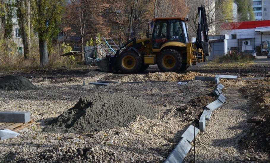 По улице Свердлова в Ельце продолжаются работы по благоустройству