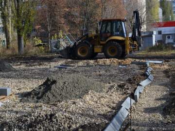 По улице Свердлова в Ельце продолжаются работы по благоустройству