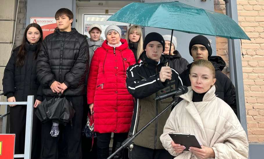 Сегодня в Ельце торжественно открыли мурал по улице Коммунаров с прокурором Липецкой области