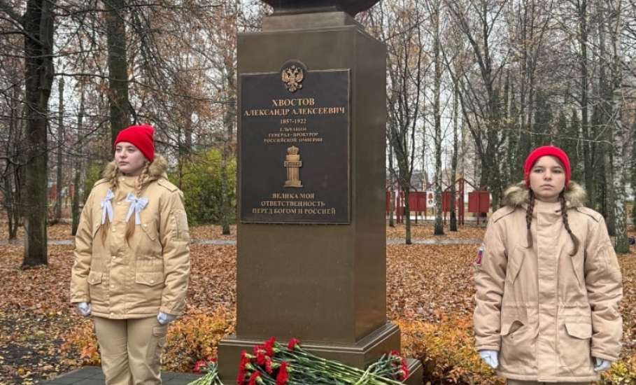 Сегодня в Ельце торжественно открыли мурал по улице Коммунаров с прокурором Липецкой области