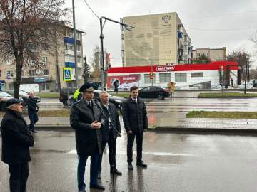 Сегодня в Ельце торжественно открыли мурал по улице Коммунаров с прокурором Липецкой области