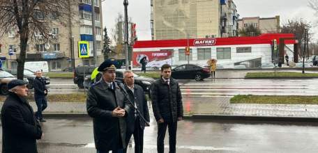 Сегодня в Ельце торжественно открыли мурал по улице Коммунаров с прокурором Липецкой области