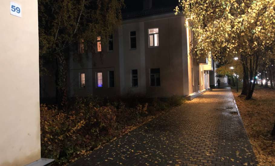 Жители микрорайона Новые дома просят привести в порядок участок тротуара по улице Коммунаров