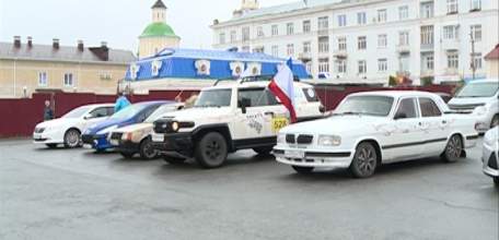 Участников автопробега из Крыма в Москву встретили в Ельце