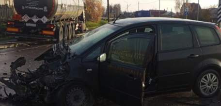 В Задонском районе в столкновении большегрузом пострадала пассажирка легковой иномарки