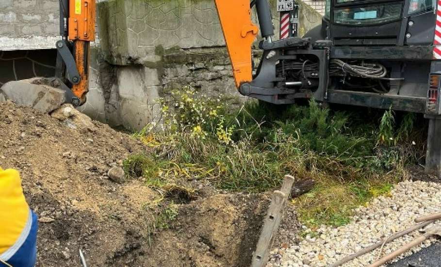 Прорыв теплотрассы устраняют в Ельце по улице Рязано-Уральской