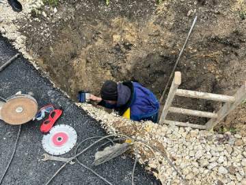 Прорыв теплотрассы устраняют в Ельце по улице Рязано-Уральской