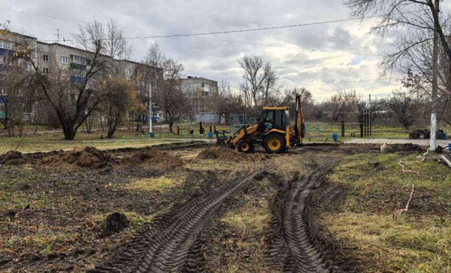 В Ельце приступили к благоустройству детской площадки по улице Кротевича