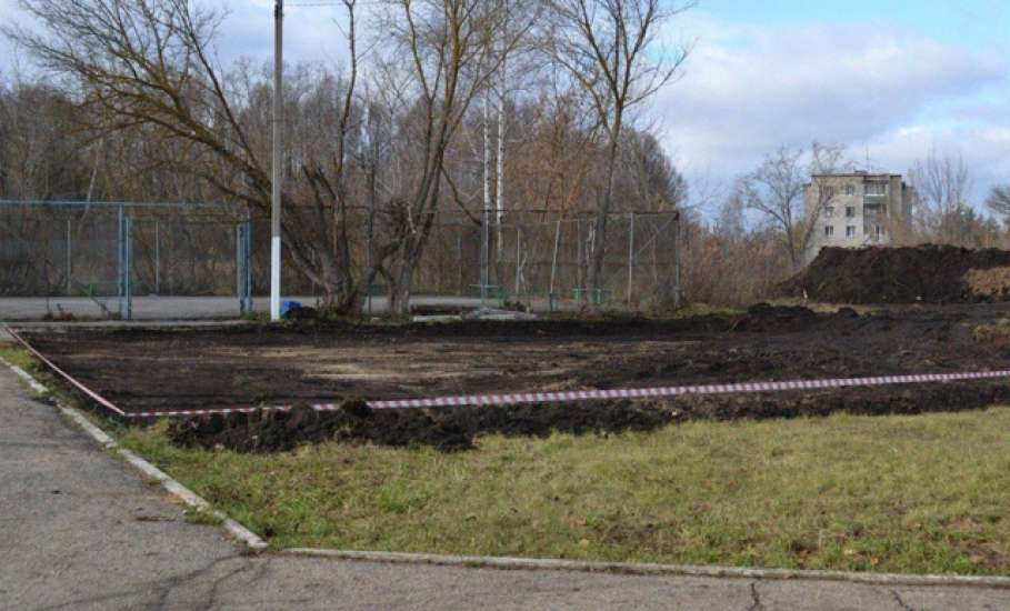 В Ельце приступили к благоустройству детской площадки по улице Кротевича