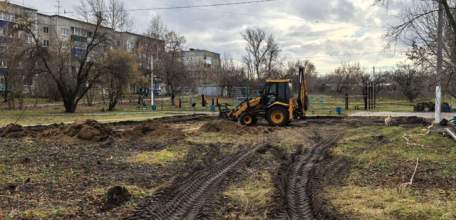 В Ельце приступили к благоустройству детской площадки по улице Кротевича