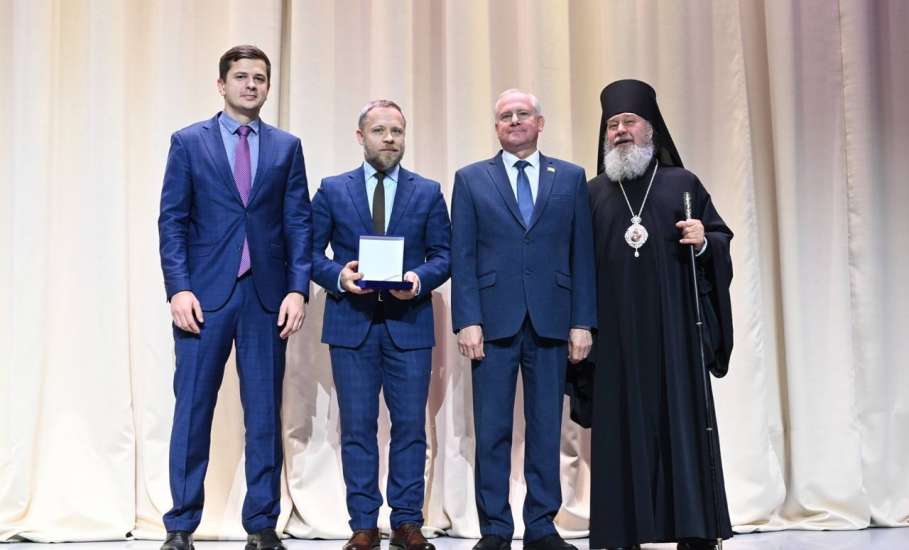 Сегодня в ДК Железнодорожников прошла концертная программа «Во славу единства», посвящённая Дню народного единства