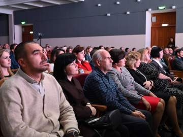 Сегодня в ДК Железнодорожников прошла концертная программа «Во славу единства», посвящённая Дню народного единства