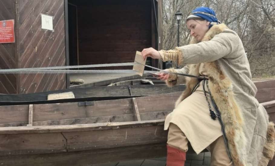 Звон мечей раздается в Петровском парке Ельца