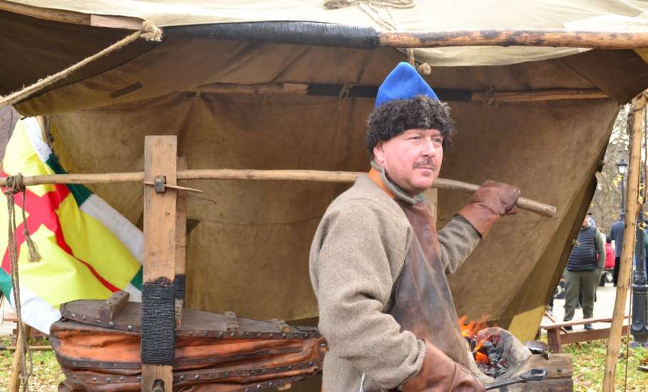 Межрегиональный фестиваль исторической реконструкции «Старый город» состоялся 3 ноября в Петровском парке