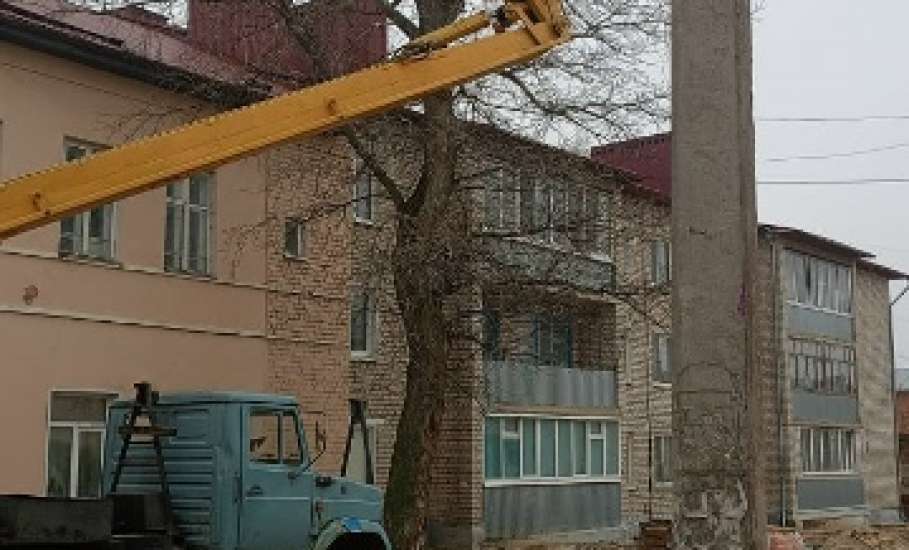 Сотрудники МУП «Елец-Сервис» продолжают работы по благоустройству города