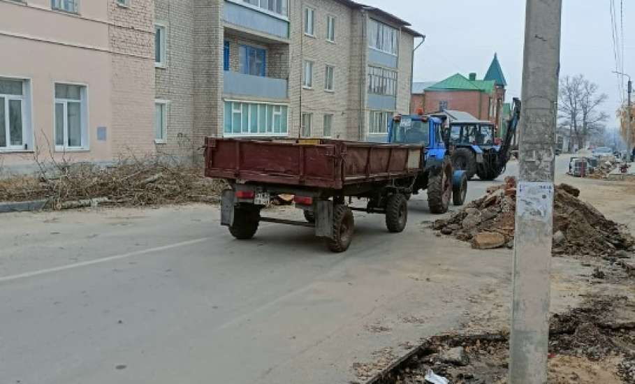 Сотрудники МУП «Елец-Сервис» продолжают работы по благоустройству города