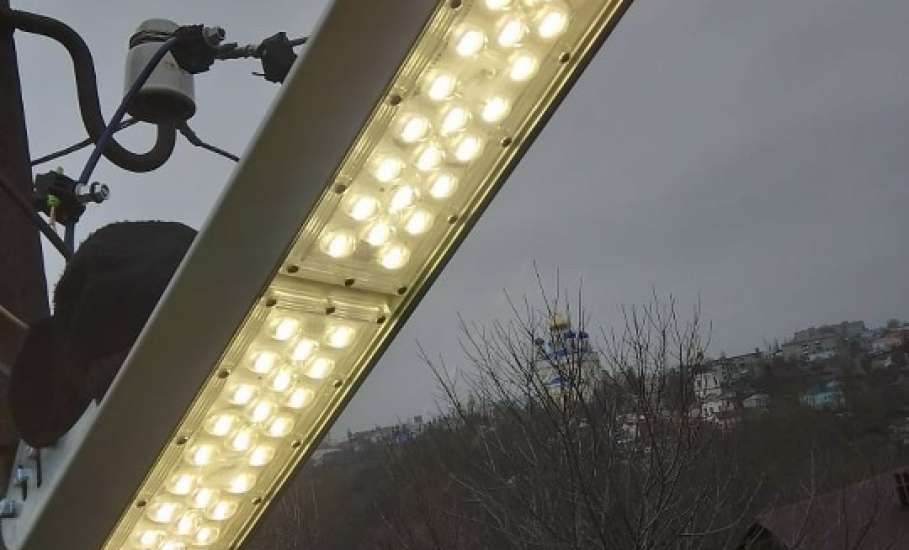 В Ельце восстанавливают неработающее уличное освещение