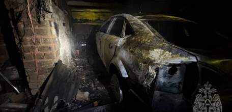 Сегодня ночью в Ельце сгорел гараж и Форд Мондео в Засосне!