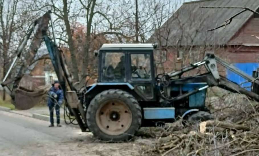 Сотрудники МУП «Елец-Сервис» продолжают работы по благоустройству города