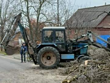 Сотрудники МУП «Елец-Сервис» продолжают работы по благоустройству города