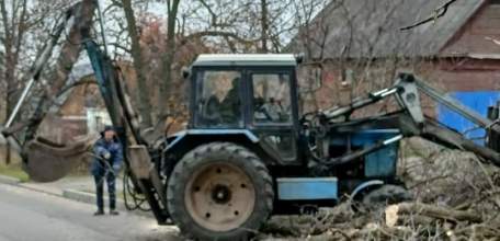 Сотрудники МУП «Елец-Сервис» продолжают работы по благоустройству города