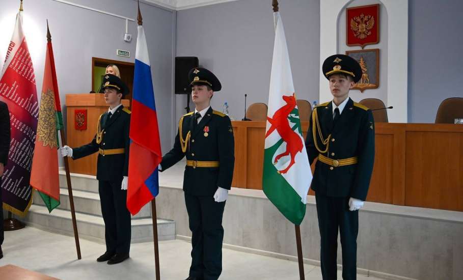 В администрации Ельца состоялась торжественная церемония вручения государственных наград Героям города Воинской Славы Ельца. (посмертно)