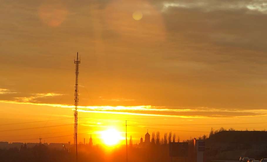 Красивый закат солнца был сегодня в Ельце