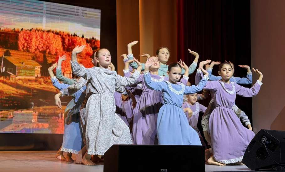 Отчетный концерт «Нам 8 лет» прошёл в Доме культуры железнодорожников