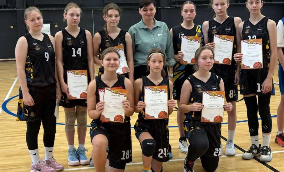 Во Дворце спорта имени Александра Петрова прошло Открытое первенство города Ельца по баскетболу